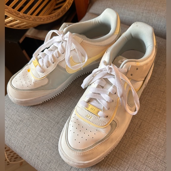 Nike Air Forces - Picture 1 of 4